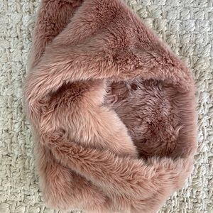 Fuax Fur Collar